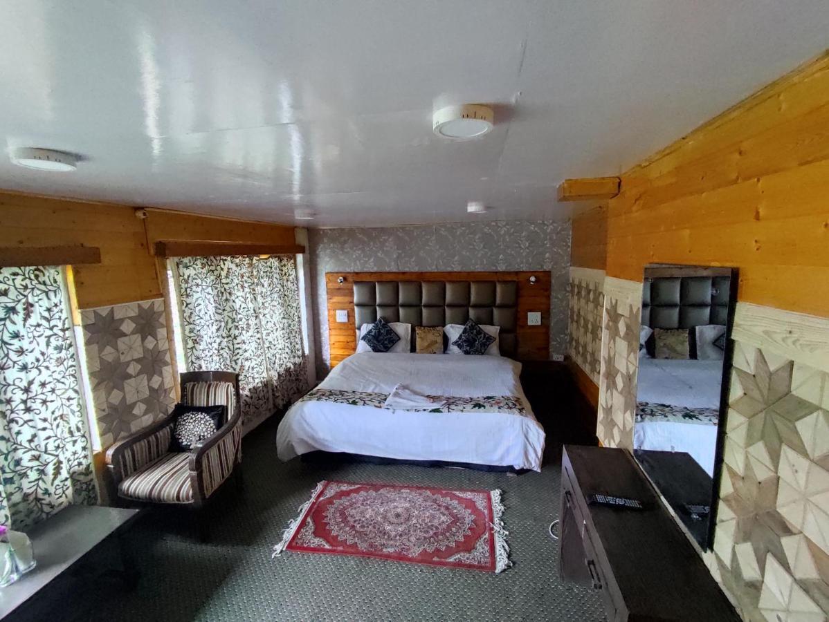 Pahalgām Hotel White House מראה חיצוני תמונה